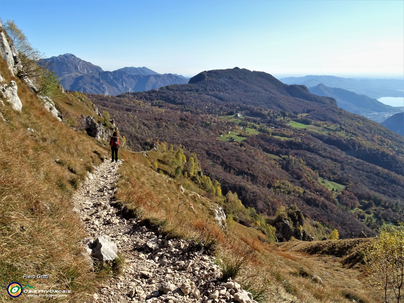 73 Stiamo rientrando ai punto di partenza al Pian dei Resinelli.JPG